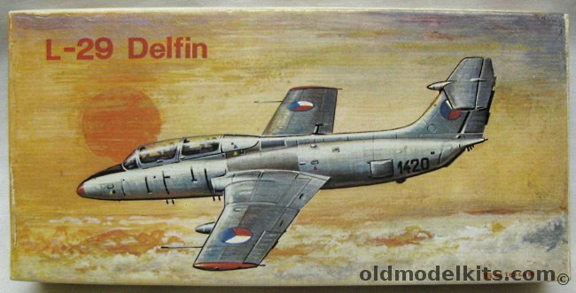 KP 1/72 Aero L-29 Delfin - Czech or Uganda Air Forces, TK29-8 plastic model kit